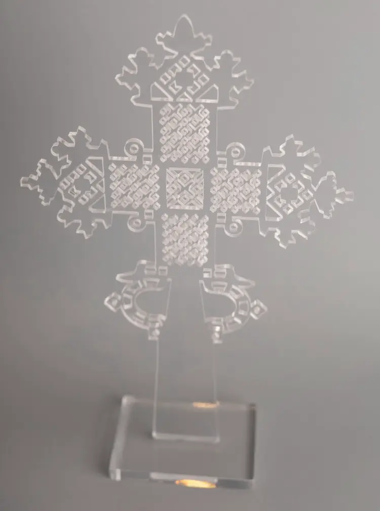 Cruz transparente